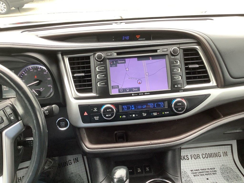 2016 Toyota Highlander Image 19