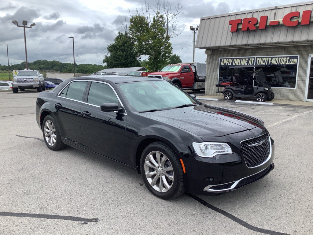 2018 Chrysler 300 Image 4