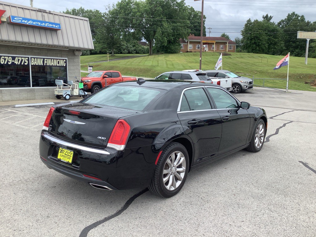 2018 Chrysler 300 Image 6