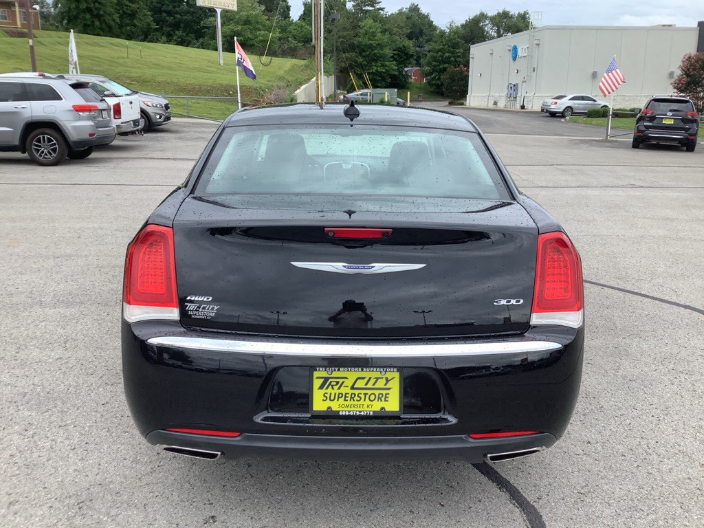 2018 Chrysler 300 Image 7