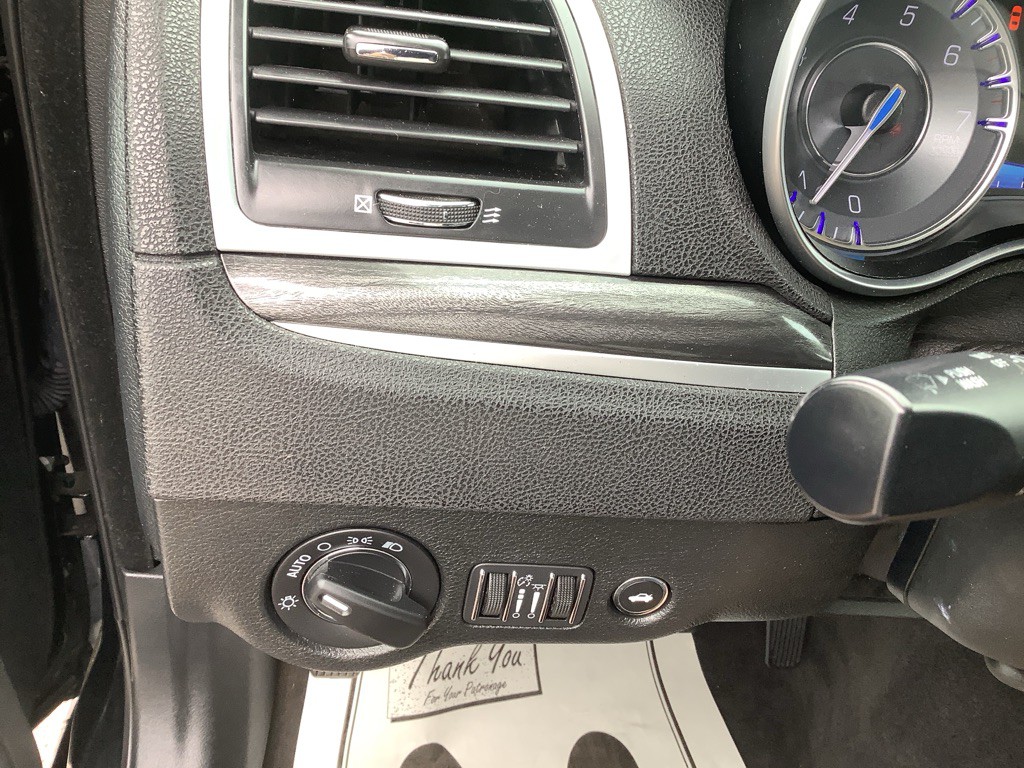 2018 Chrysler 300 Image 16