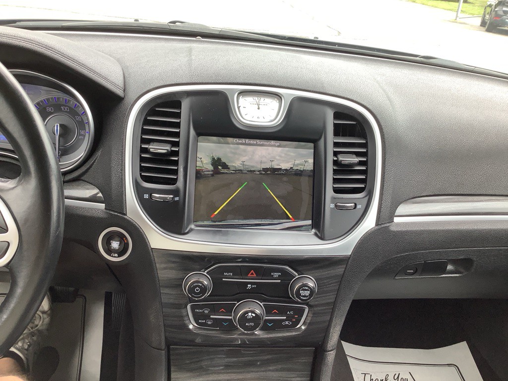 2018 Chrysler 300 Image 18