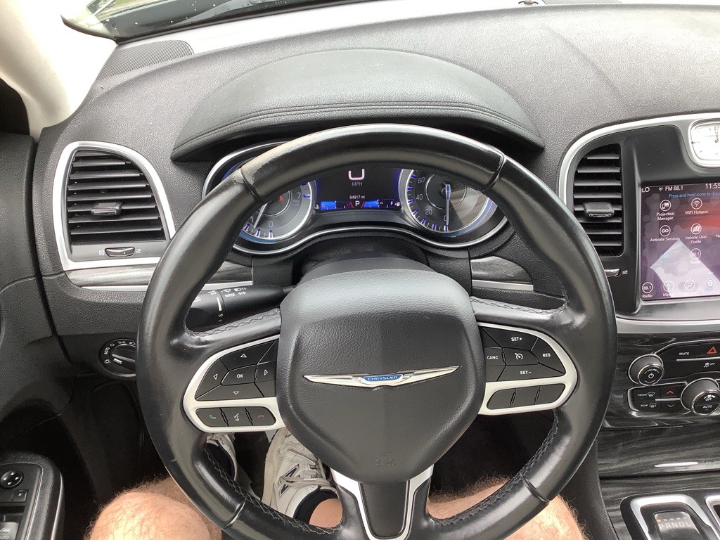 2018 Chrysler 300 Image 19
