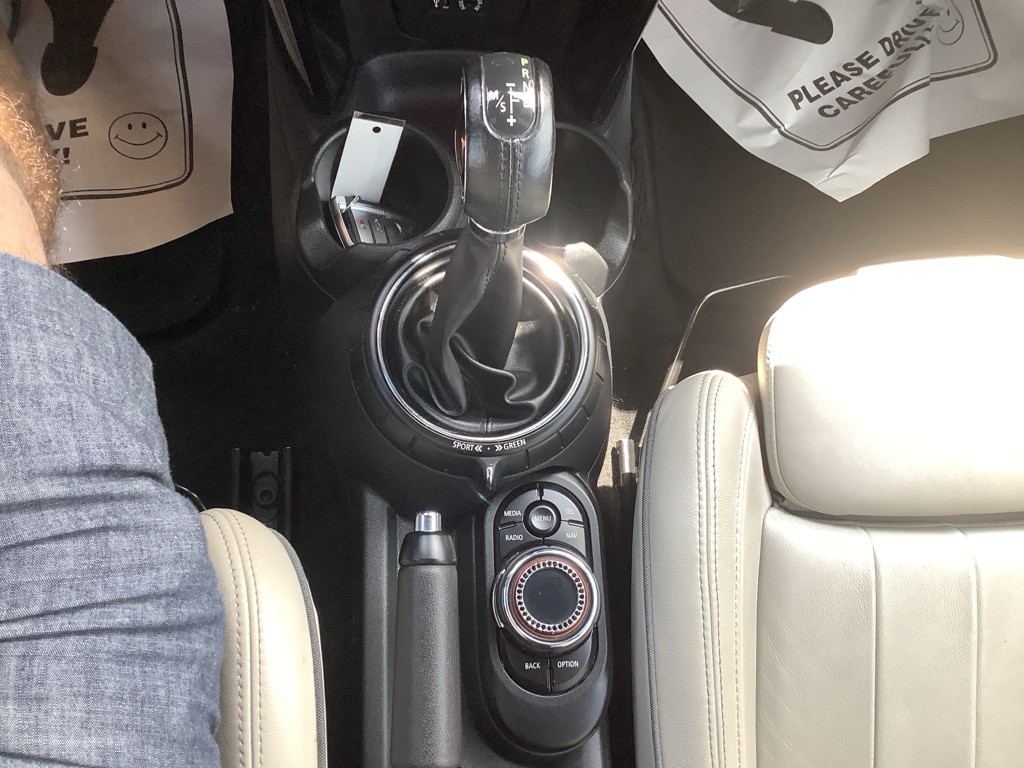 2014 MINI Cooper Image 15
