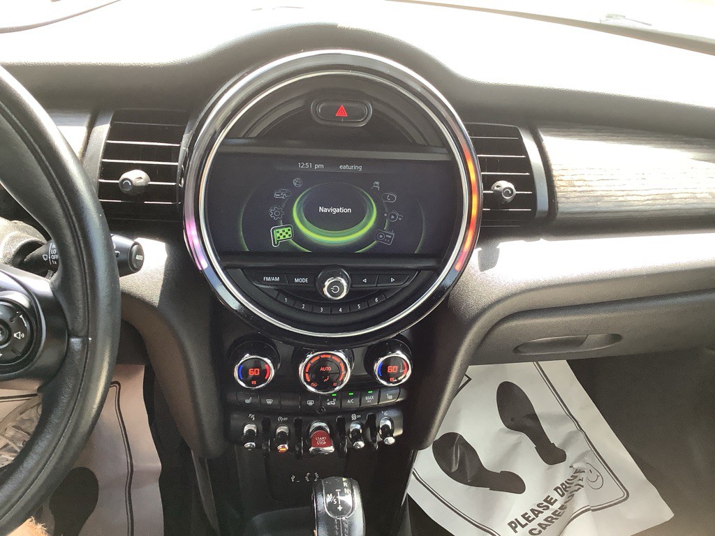 2014 MINI Cooper Image 16