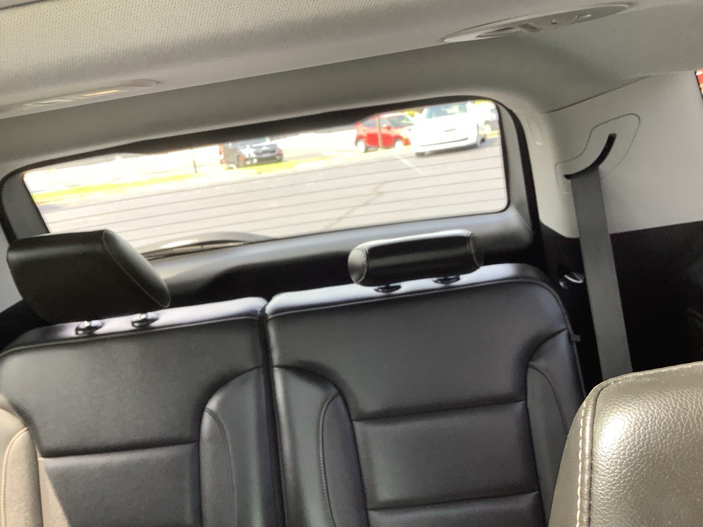 2018 GMC Acadia Image 16