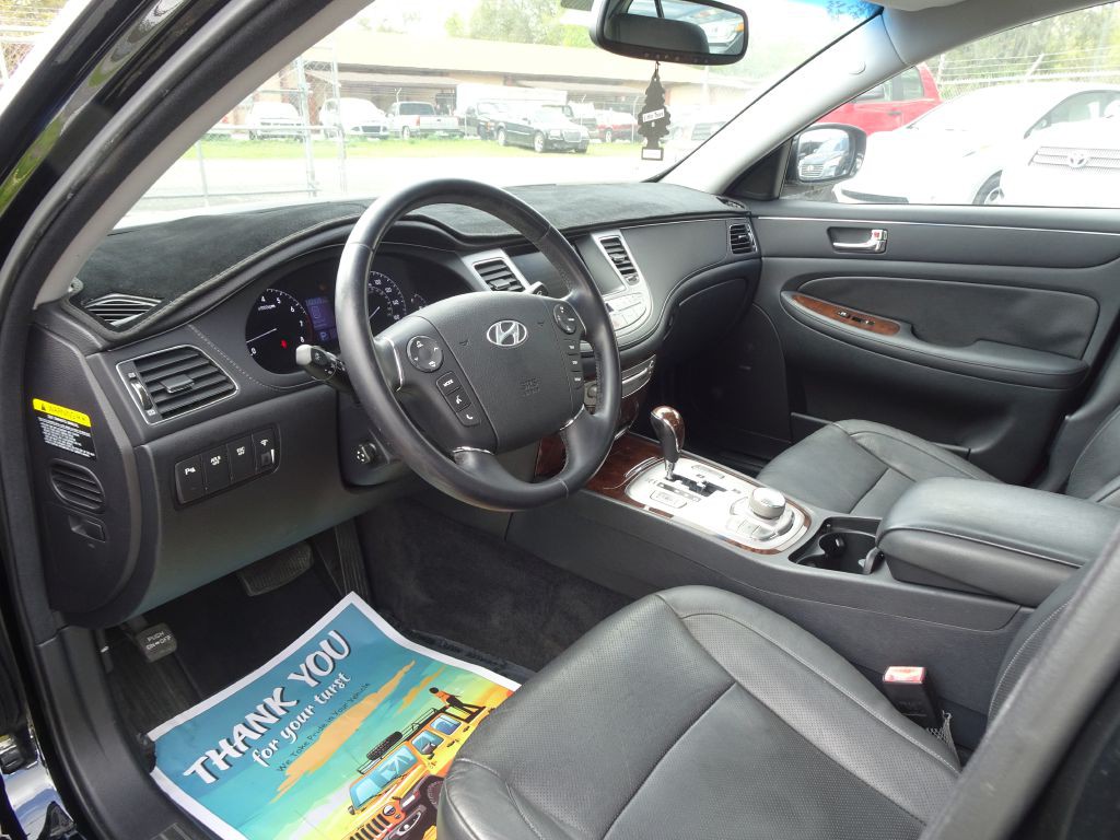 2009 Hyundai Genesis Image 10