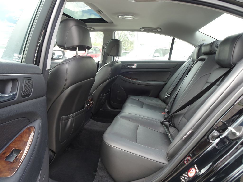 2009 Hyundai Genesis Image 13