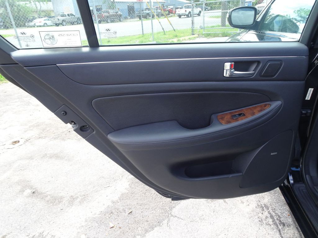 2009 Hyundai Genesis Image 14