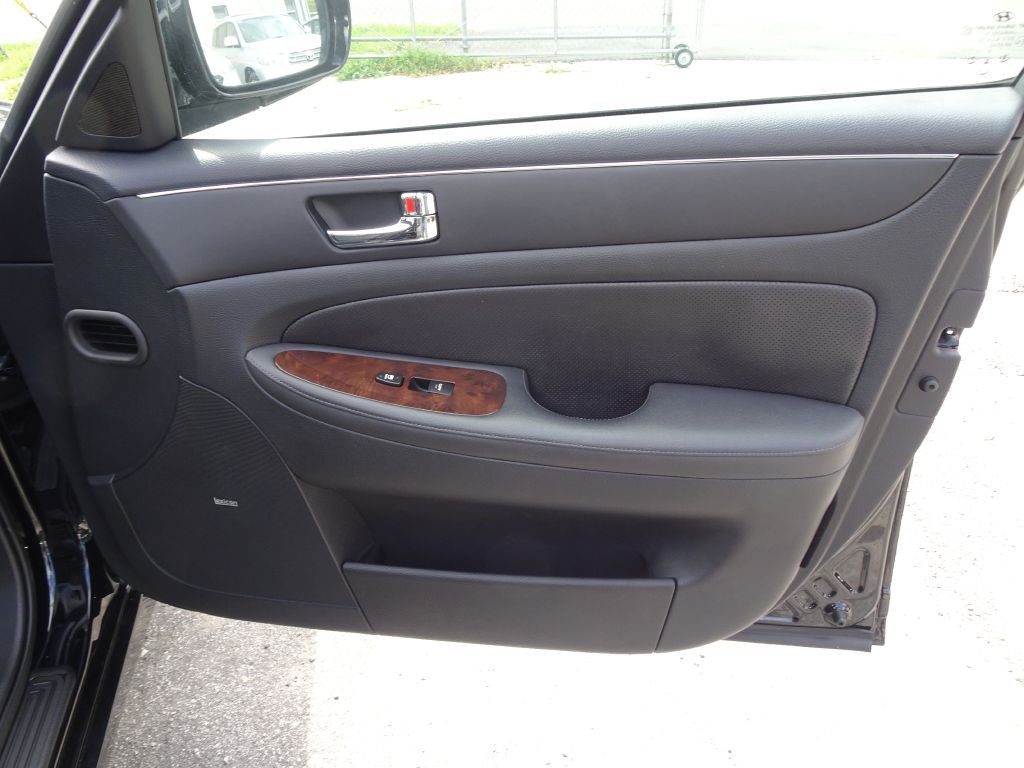 2009 Hyundai Genesis Image 17