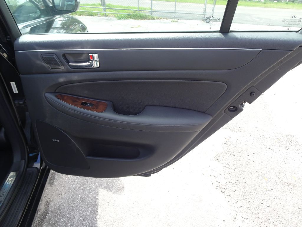 2009 Hyundai Genesis Image 19