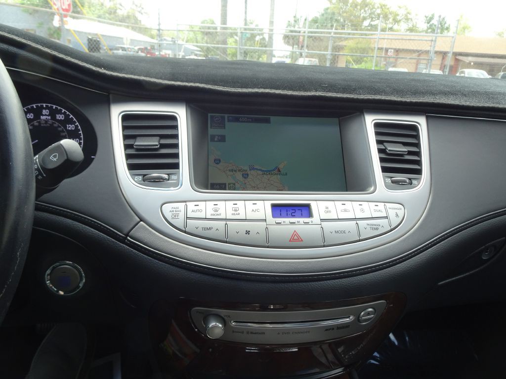2009 Hyundai Genesis Image 21