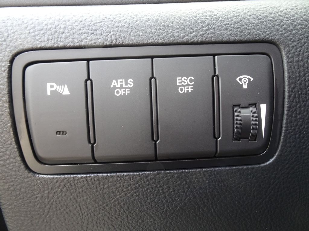 2009 Hyundai Genesis Image 24