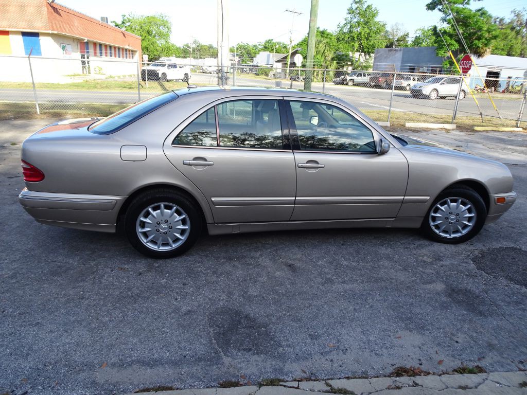 2001 Mercedes-Benz E-Class Image 4