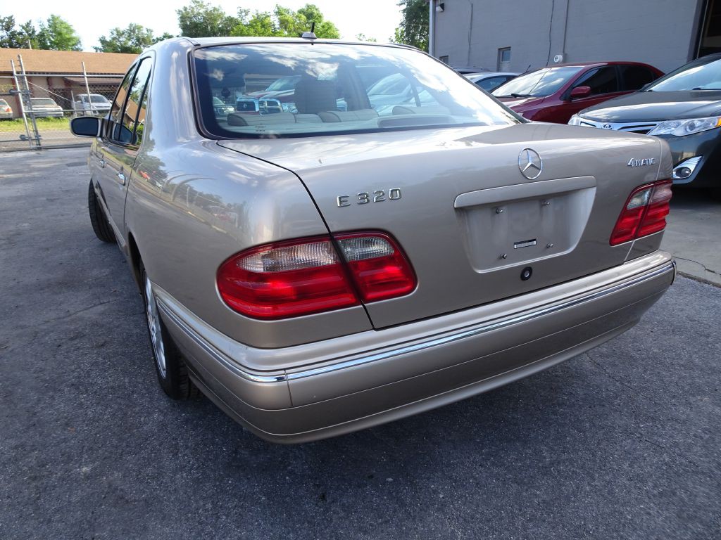 2001 Mercedes-Benz E-Class Image 7