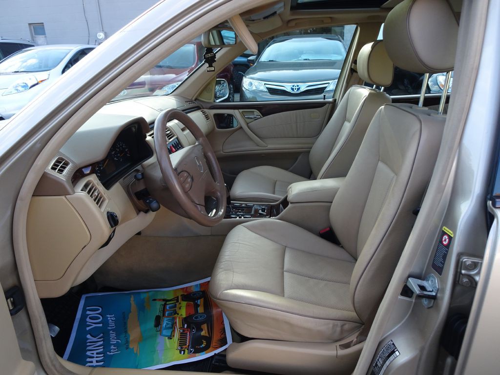 2001 Mercedes-Benz E-Class Image 11