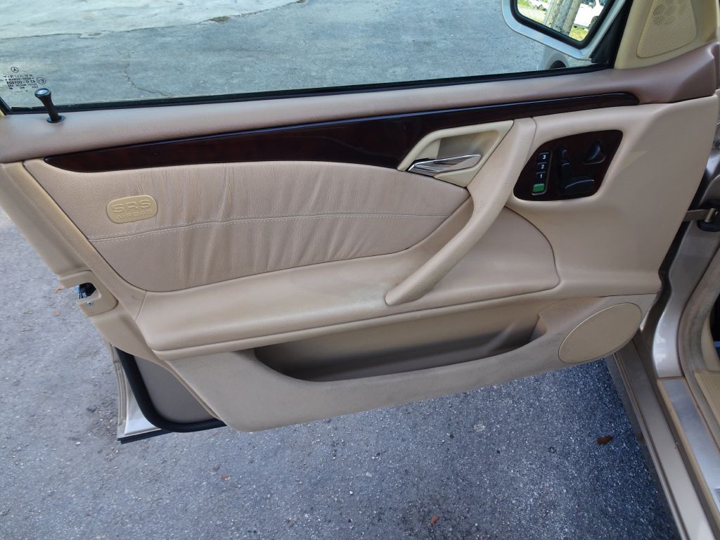 2001 Mercedes-Benz E-Class Image 12