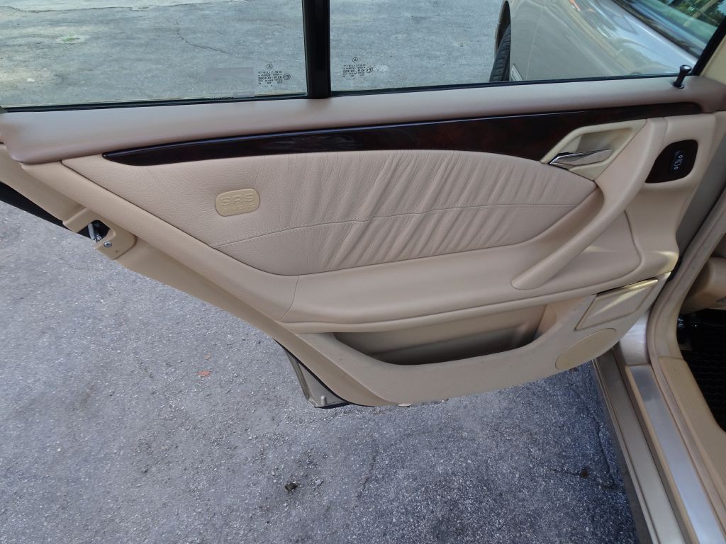 2001 Mercedes-Benz E-Class Image 14