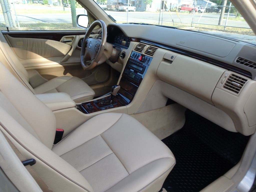 2001 Mercedes-Benz E-Class Image 15