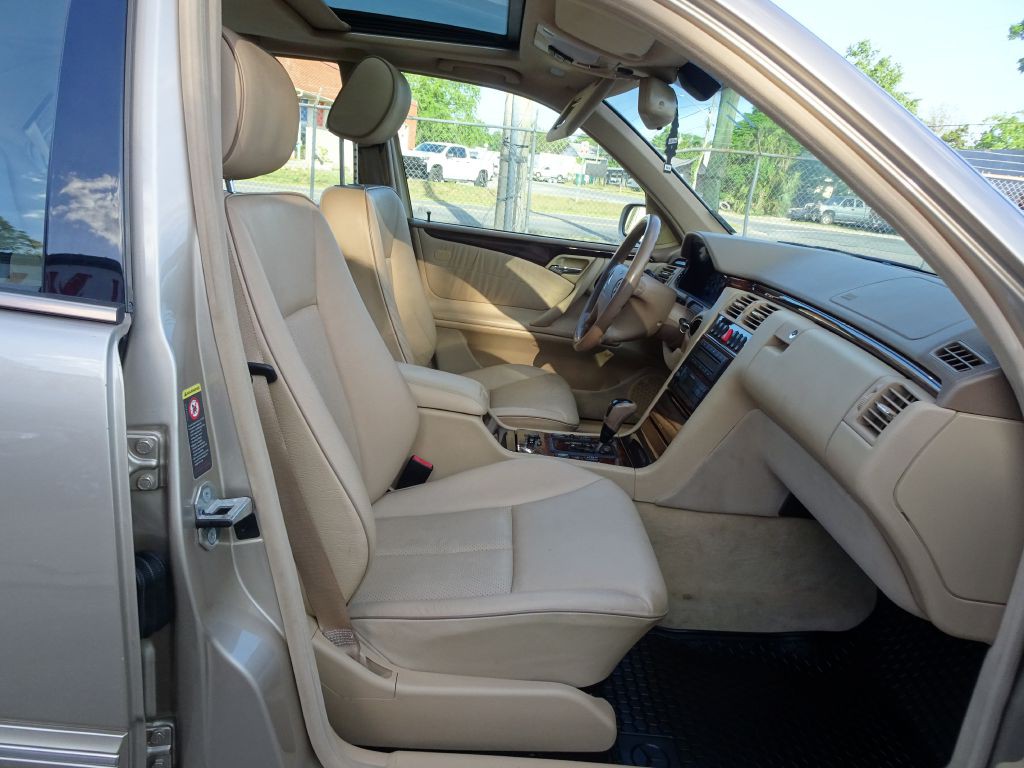 2001 Mercedes-Benz E-Class Image 16
