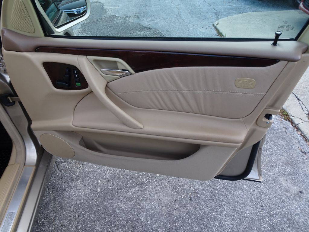 2001 Mercedes-Benz E-Class Image 17