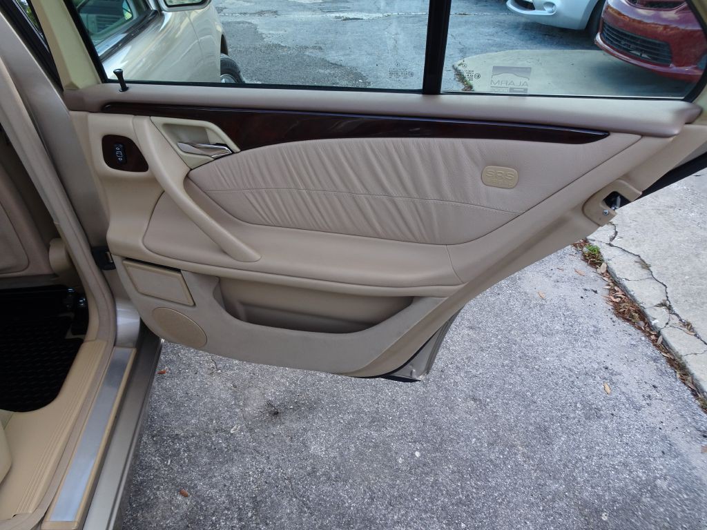 2001 Mercedes-Benz E-Class Image 19