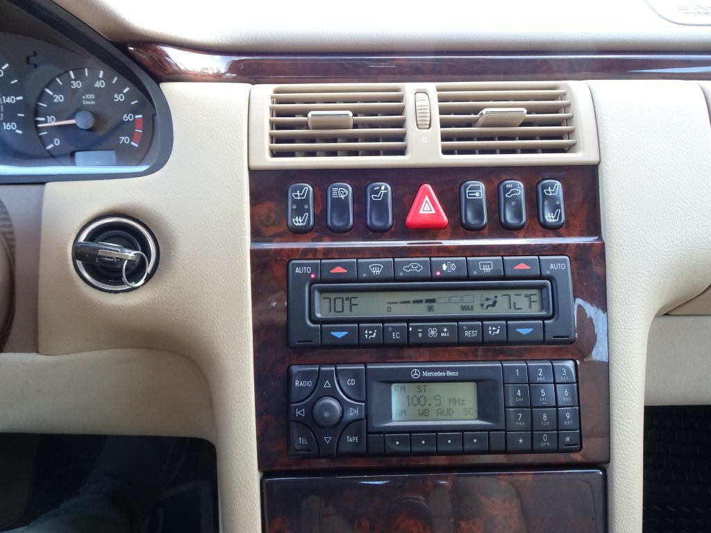 2001 Mercedes-Benz E-Class Image 23