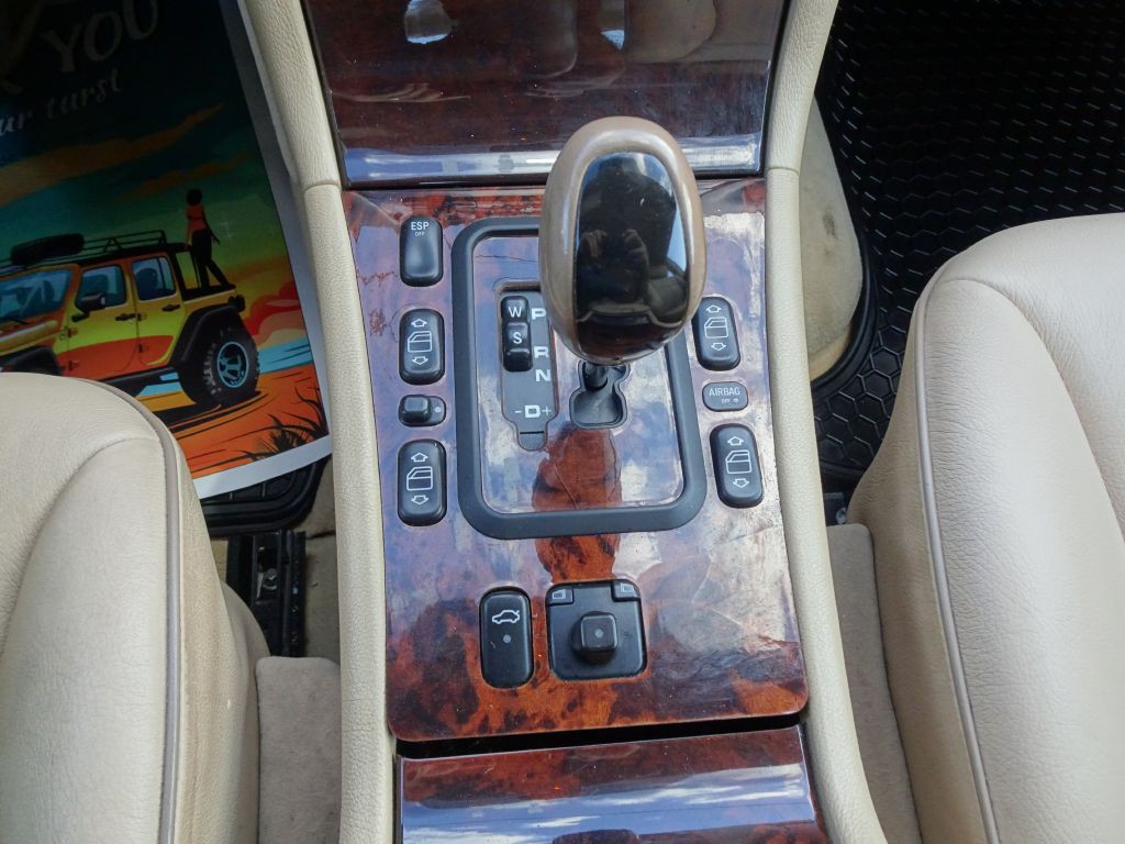 2001 Mercedes-Benz E-Class Image 24
