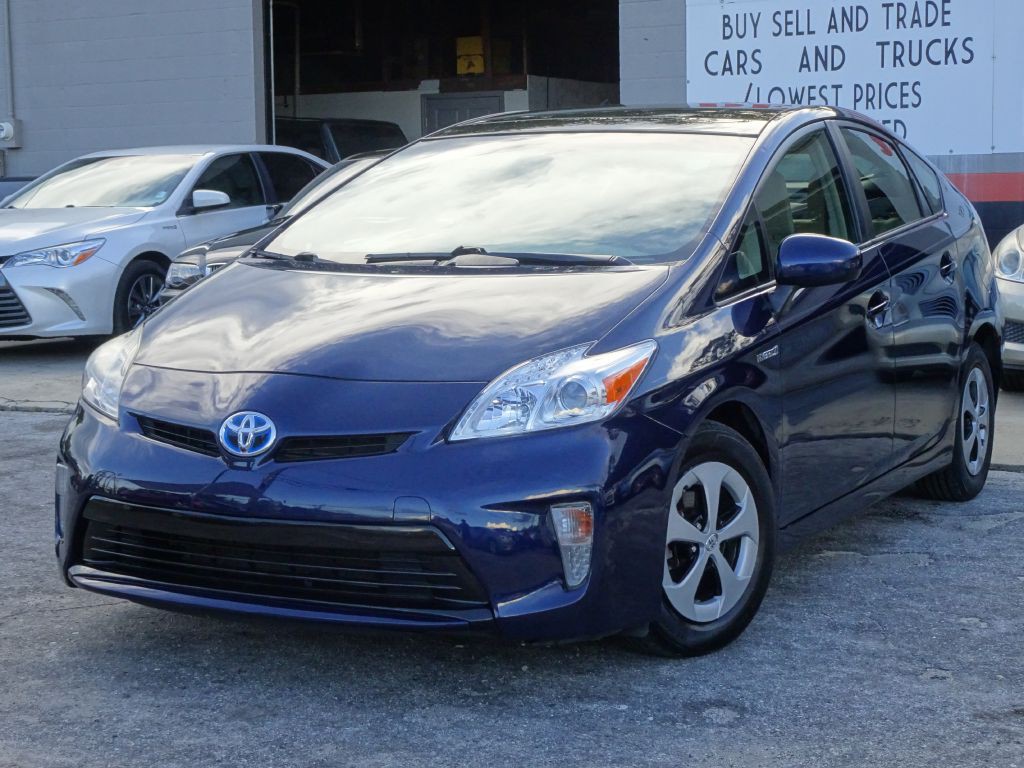 2013 Toyota Prius Image 1