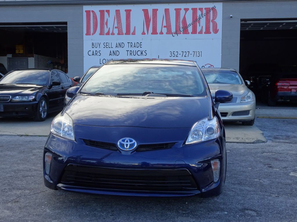 2013 Toyota Prius Image 2