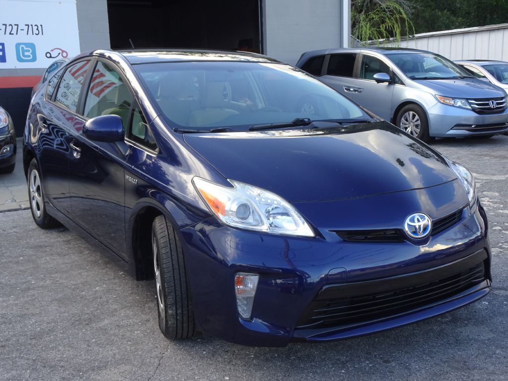 2013 Toyota Prius Image 3