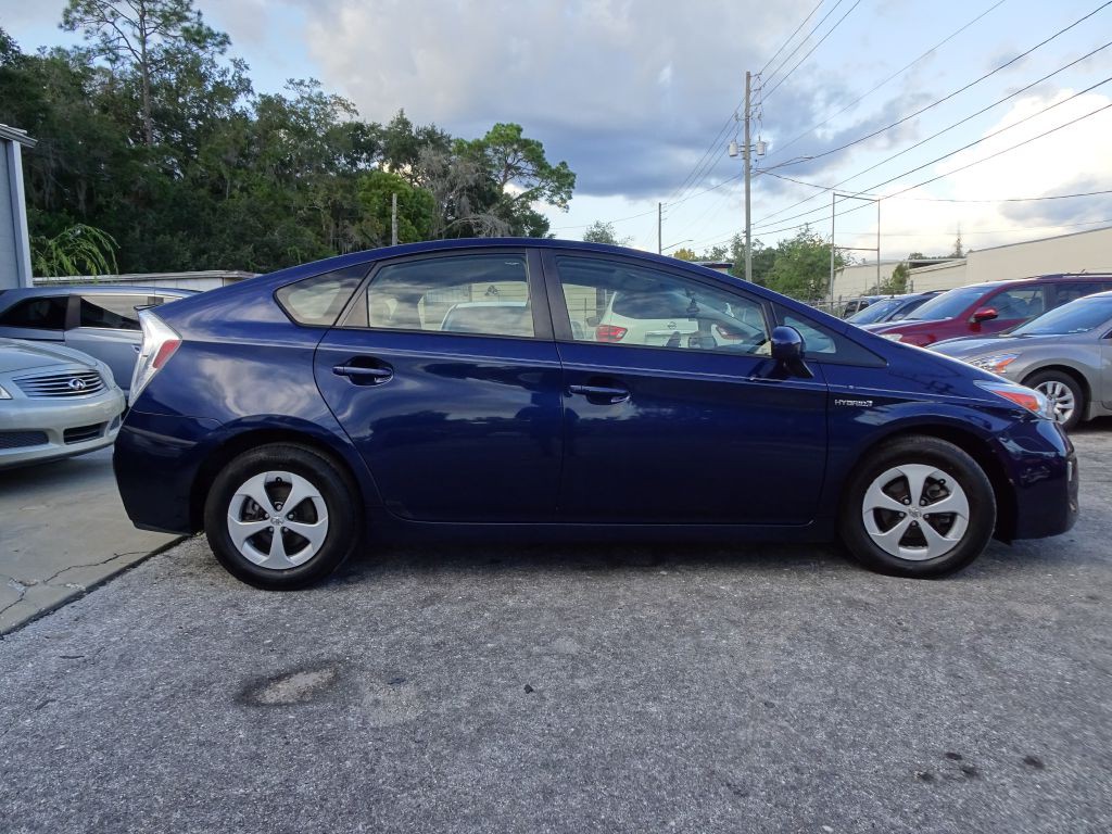 2013 Toyota Prius Image 4
