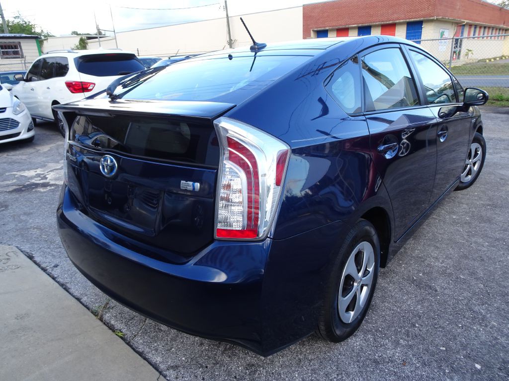 2013 Toyota Prius Image 5