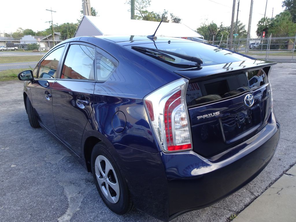 2013 Toyota Prius Image 7