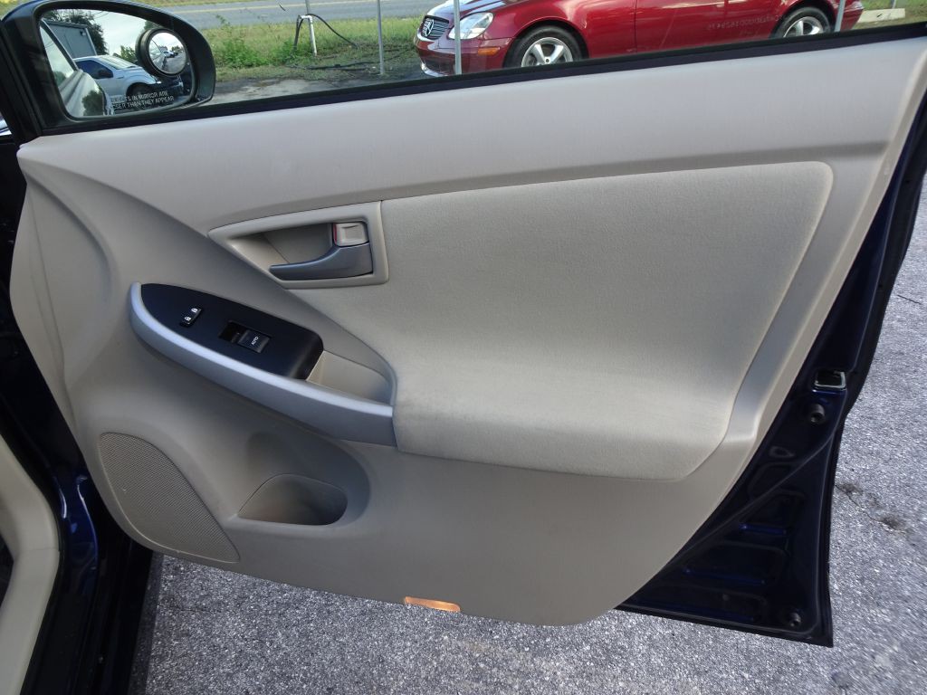 2013 Toyota Prius Image 18