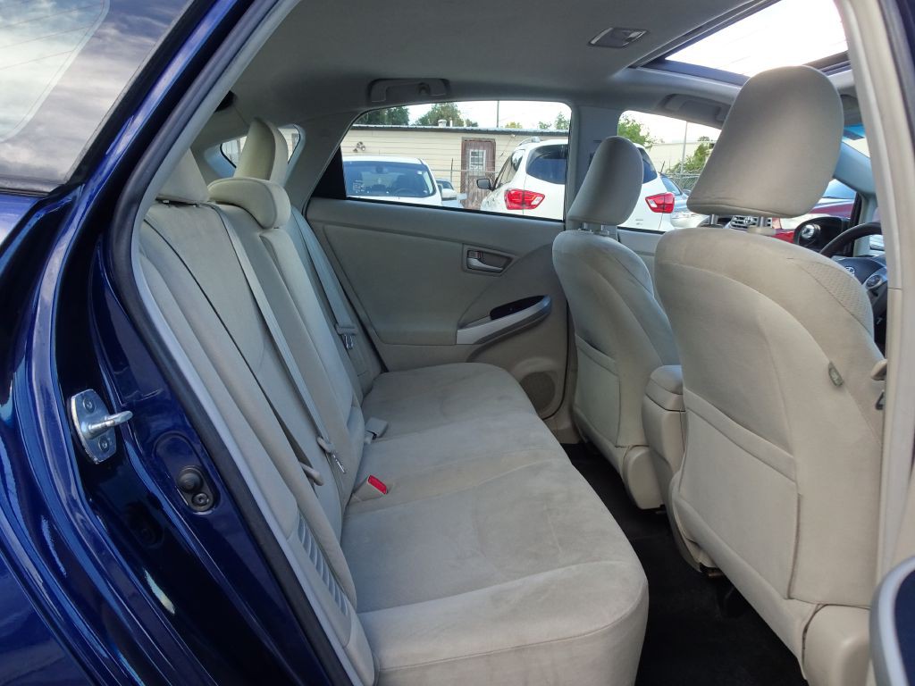 2013 Toyota Prius Image 19