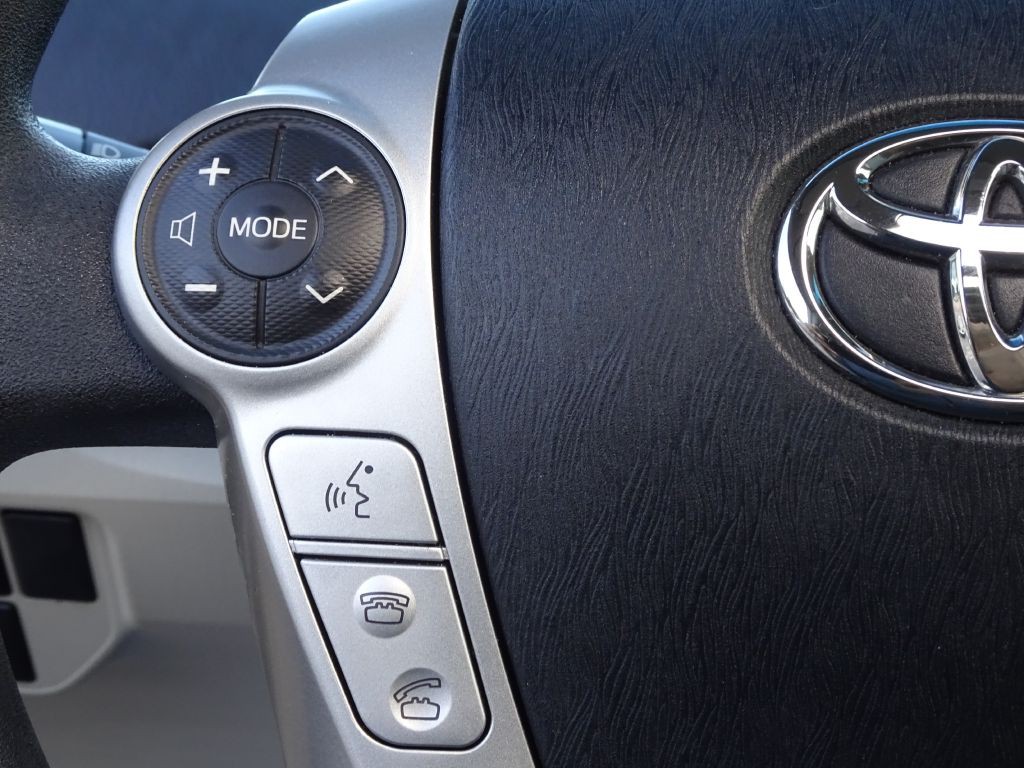 2013 Toyota Prius Image 22