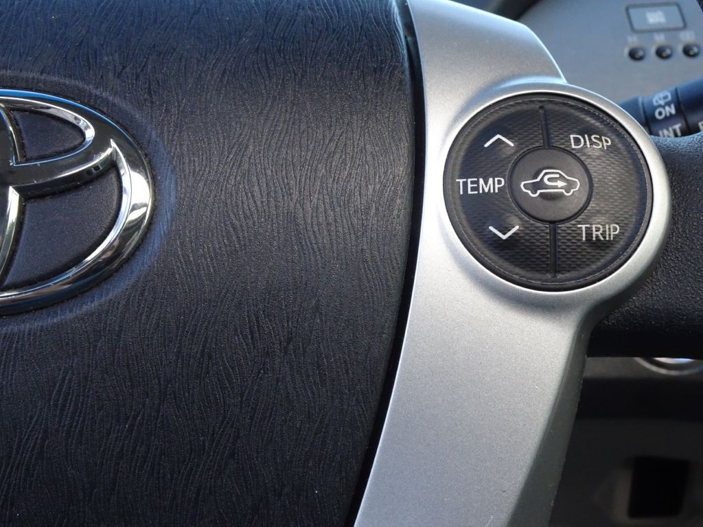2013 Toyota Prius Image 23