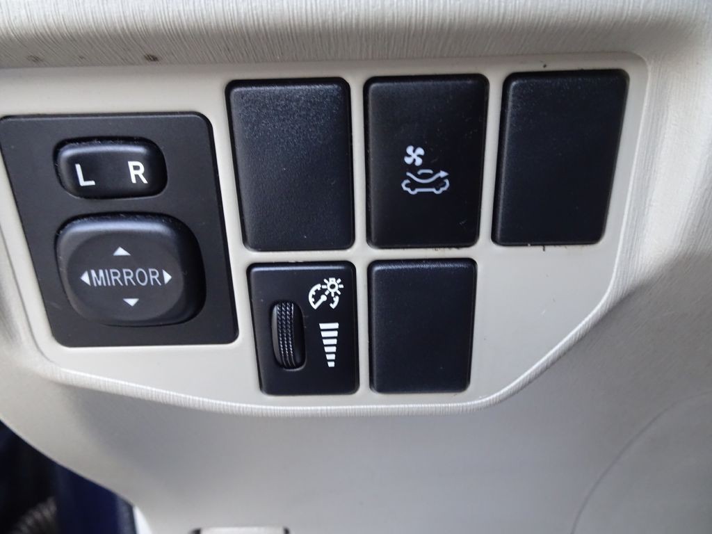 2013 Toyota Prius Image 28