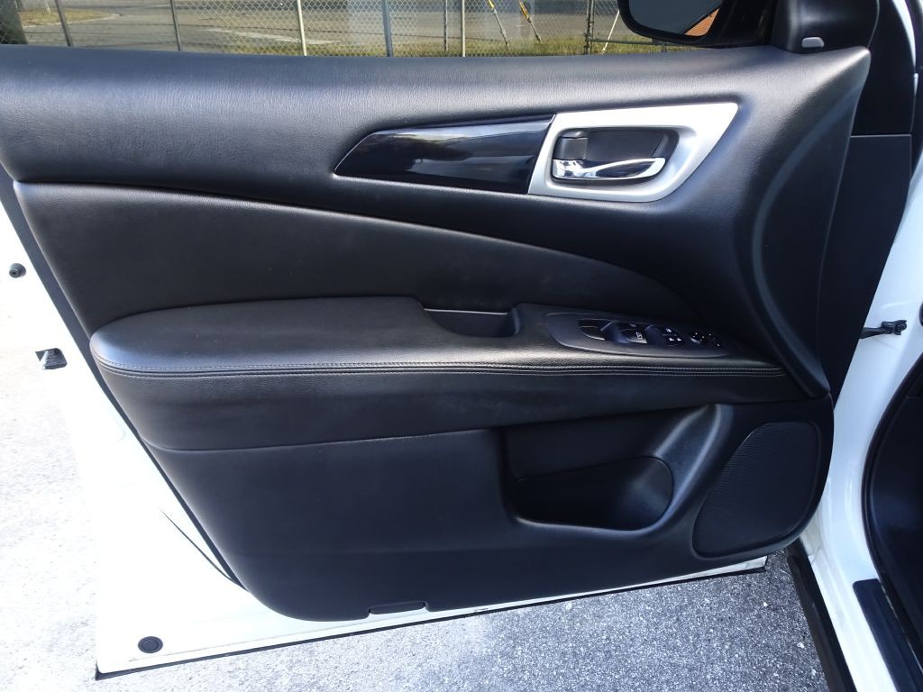 2019 Nissan Pathfinder Image 12