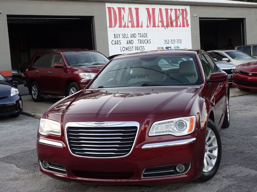 2014 Chrysler 300 Image 2