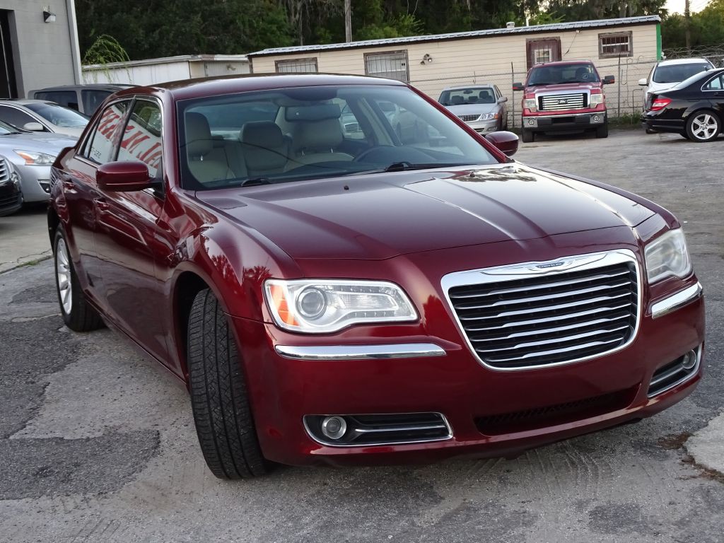 2014 Chrysler 300 Image 3