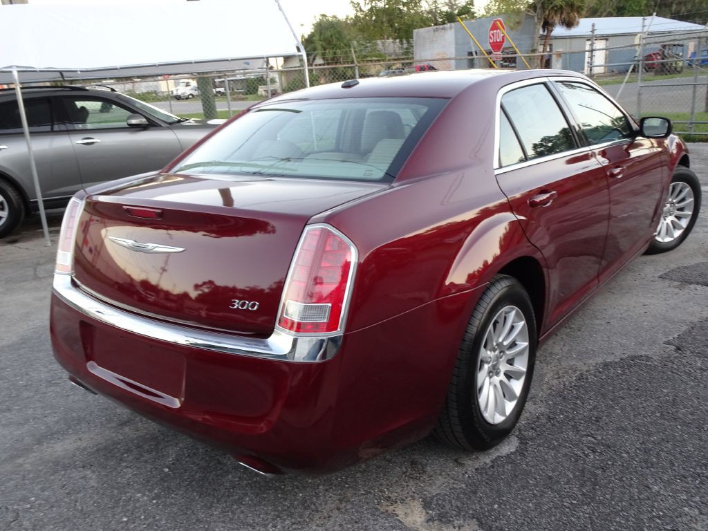 2014 Chrysler 300 Image 5