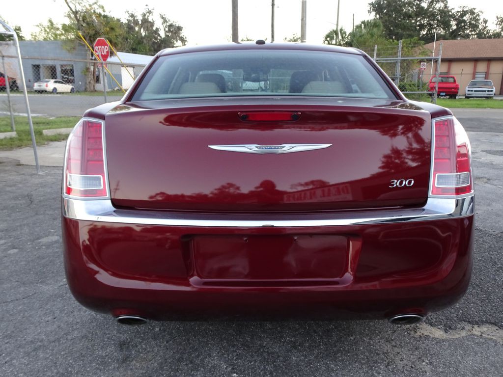 2014 Chrysler 300 Image 6