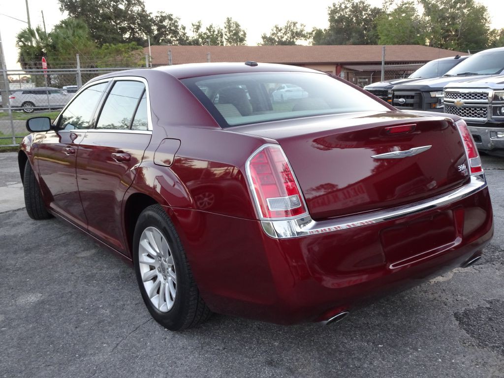 2014 Chrysler 300 Image 7