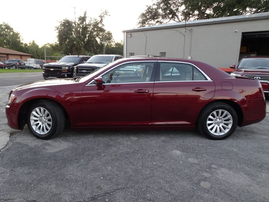 2014 Chrysler 300 Image 8
