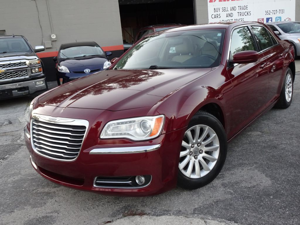 2014 Chrysler 300 Image 9