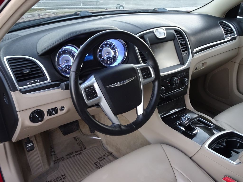 2014 Chrysler 300 Image 10