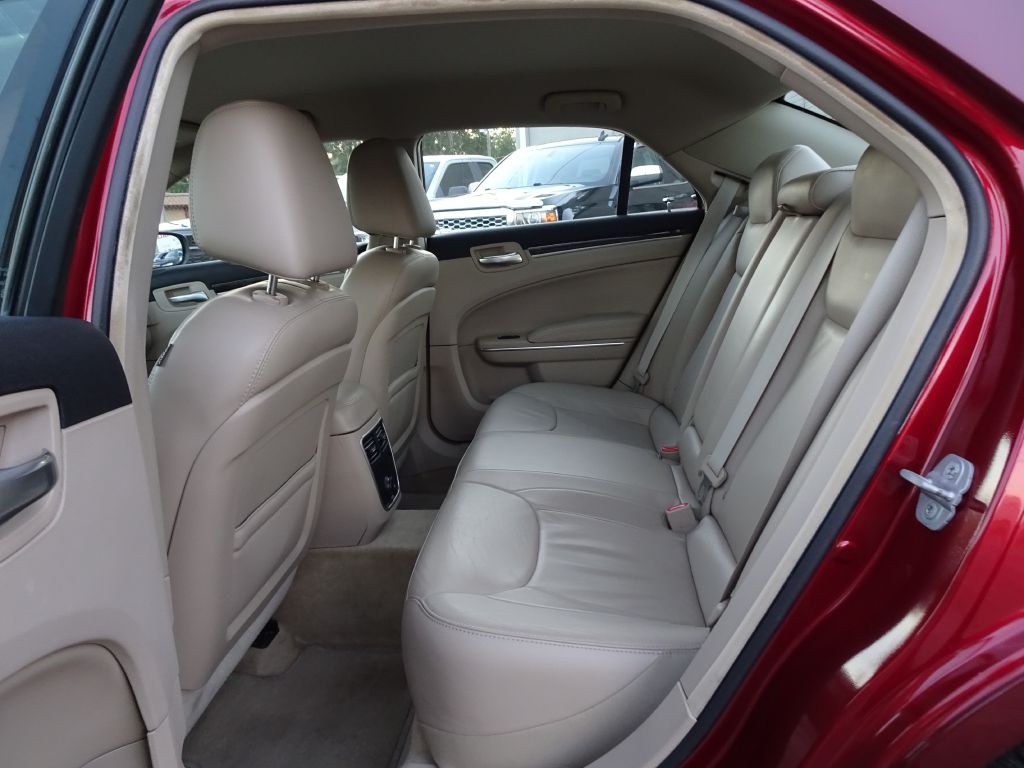 2014 Chrysler 300 Image 13