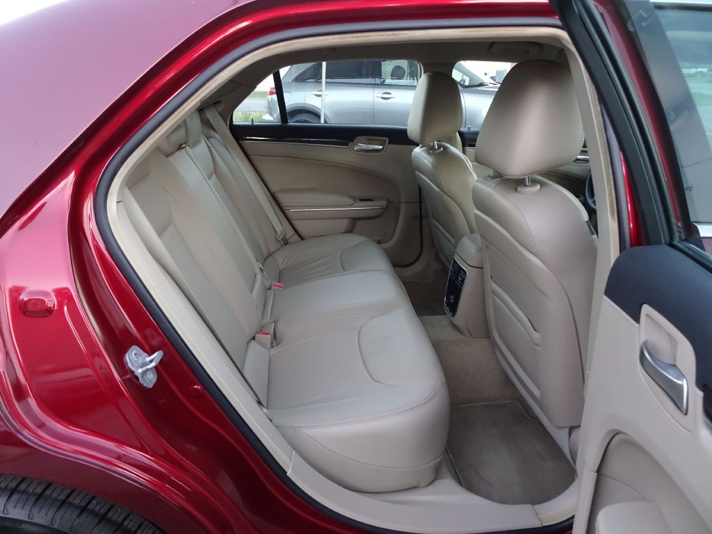 2014 Chrysler 300 Image 18